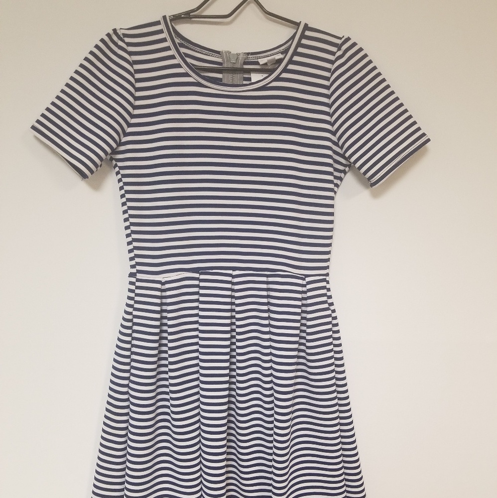 NWOT S AMELIA LULAROE